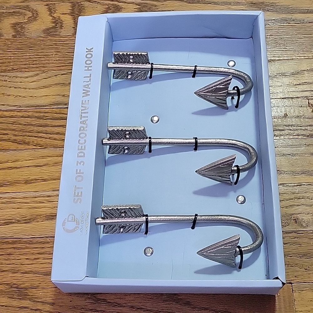 "Arrow" Decorative Wall Hooks. NEW Set of 3